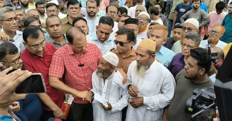 আতিকুর রহমান রুমনের নেতৃত্বে তিন পরিবারকে আর্থিক সহায়তা